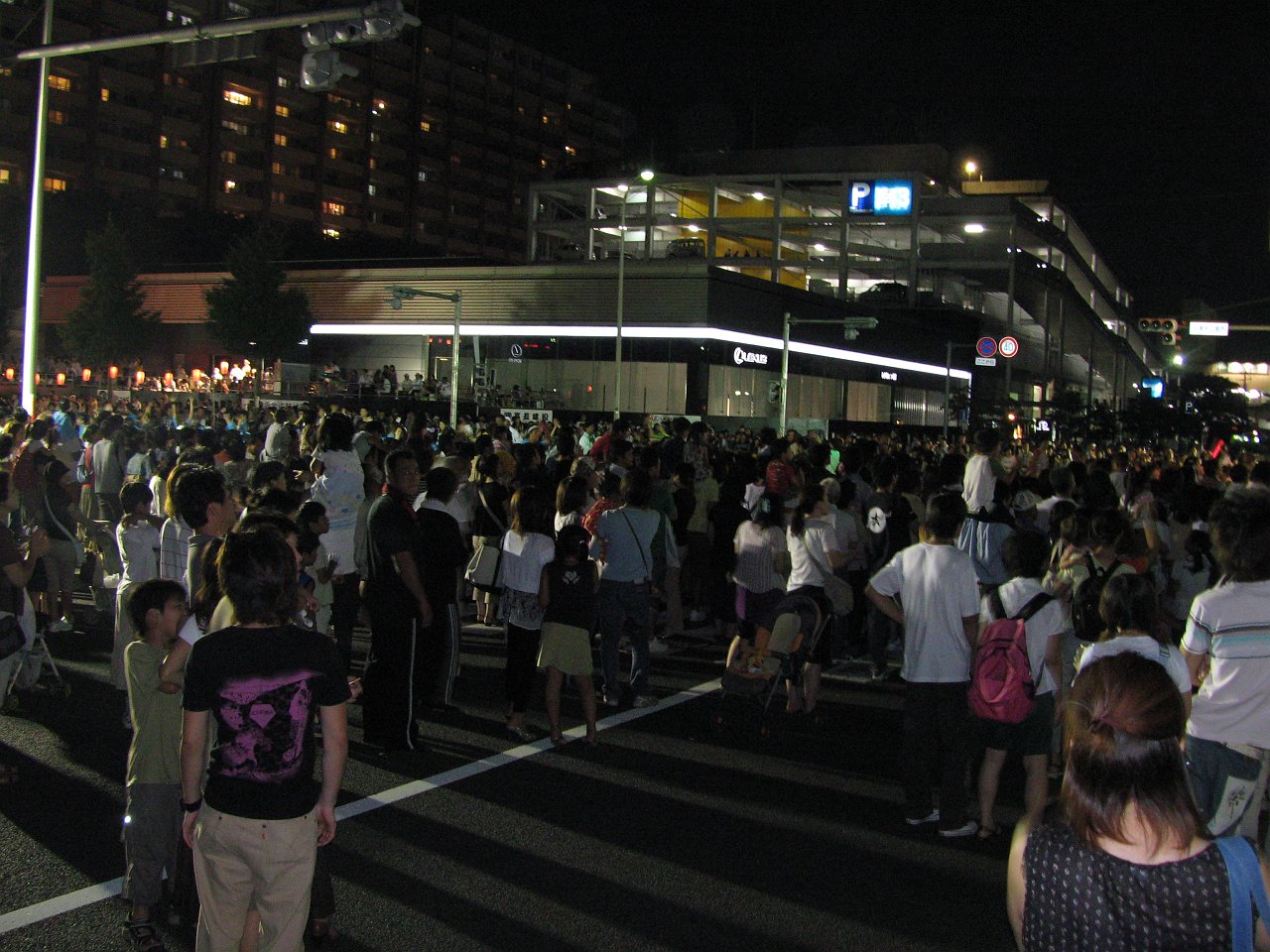 people out of tsukuba matsuri - nowhere.JPG